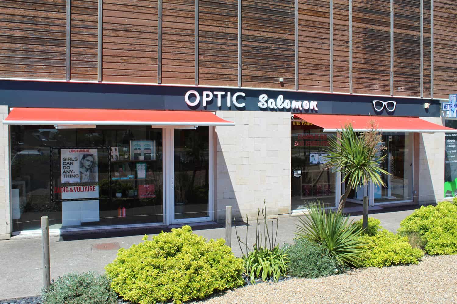 Devanture de la boutique Optic Salomon, opticien